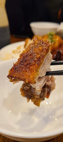crispy roasted pork pound 脆皮烧肉磅